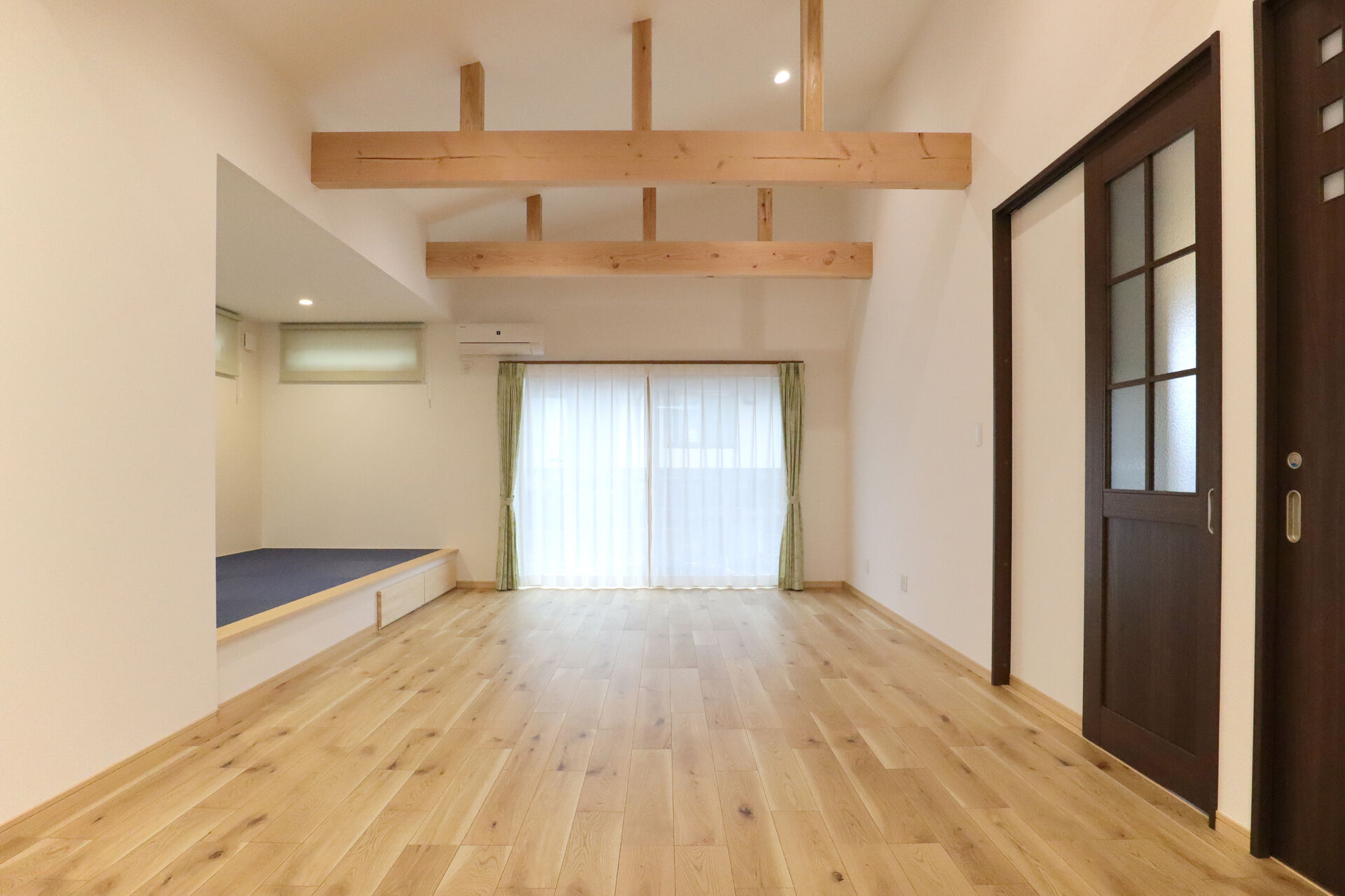 梁見せ天井と畳が心地よい平屋